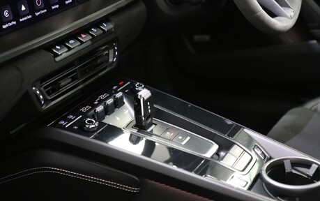 Porsche 911 Carrera GTS - Rear-Axle Steering, 18-Way Seats, Panoramic Roof and More 10