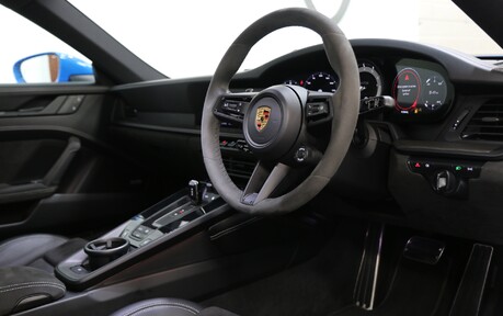 Porsche 911 Carrera GTS - Rear-Axle Steering, 18-Way Seats, Panoramic Roof and More 6