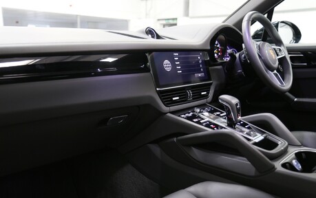 Porsche Cayenne V6 e-Hybrid - Pan Roof, Air Suspension, Head Up Display 4