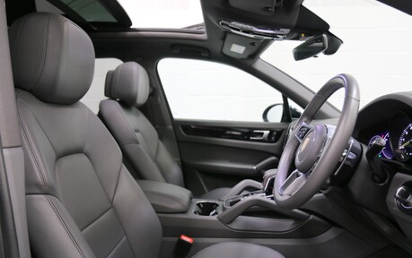 Porsche Cayenne V6 e-Hybrid - Pan Roof, Air Suspension, Head Up Display 6