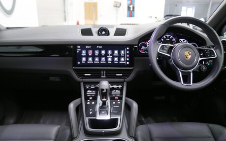 Porsche Cayenne V6 e-Hybrid - Pan Roof, Air Suspension, Head Up Display 7