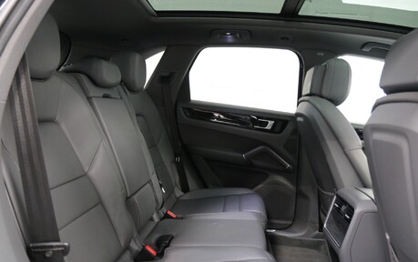 Porsche Cayenne V6 e-Hybrid - Pan Roof, Air Suspension, Head Up Display 9