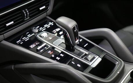 Porsche Cayenne V6 e-Hybrid - Pan Roof, Air Suspension, Head Up Display 11