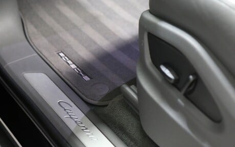 Porsche Cayenne V6 e-Hybrid - Pan Roof, Air Suspension, Head Up Display 15
