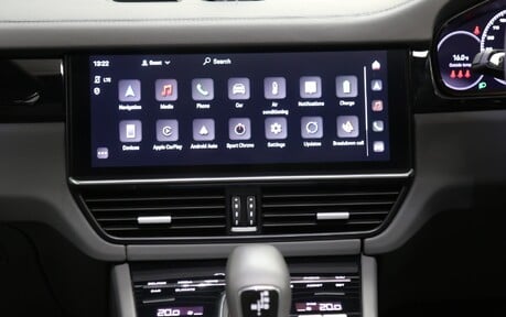 Porsche Cayenne V6 e-Hybrid - Pan Roof, Air Suspension, Head Up Display 18