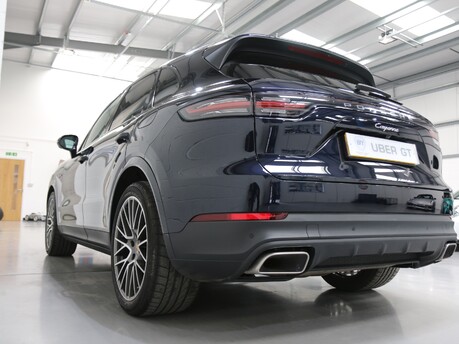 Porsche Cayenne V6 e-Hybrid - Pan Roof, Air Suspension, Head Up Display Service History