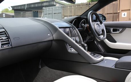 Jaguar F-Type V8 S - Stunning Example with a Great History 4