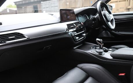 BMW M5 M5 - Comfort, Driving Assistant Plus Pack, M Exhaust and B&W 4