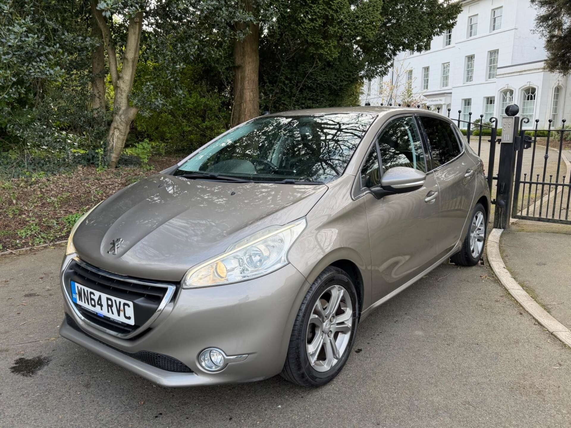 Peugeot 208