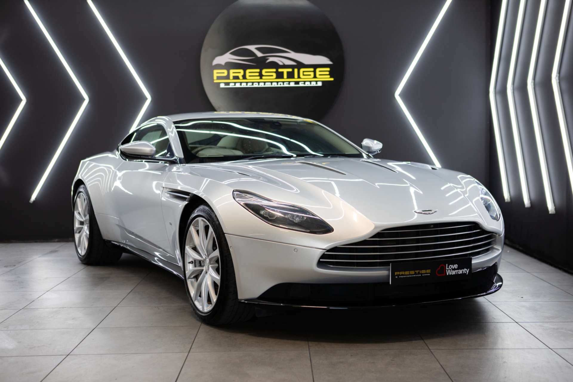 Aston Martin Db11