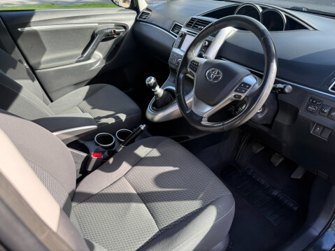 Toyota Verso ICON 7 SEATS 11