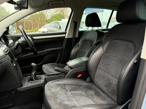 Skoda Superb HATCHBACK SE 4x4 35,200 MILES 29