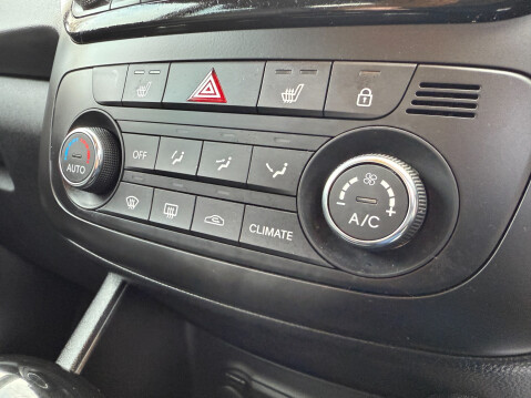 Kia Venga 3 AUTO ONLY 6400 MILES 27