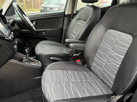 Kia Venga 3 AUTO ONLY 6400 MILES 30
