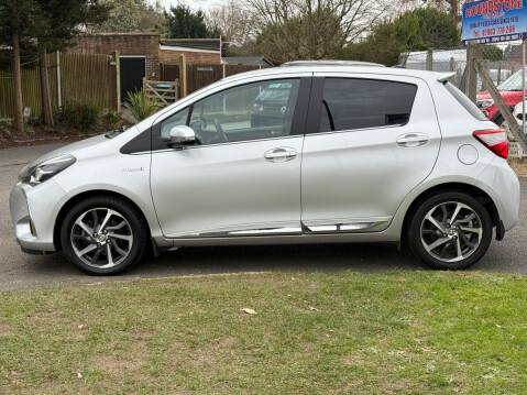 Toyota Yaris VVT-I EXCEL HYBRID 9