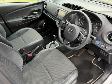 Toyota Yaris VVT-I EXCEL HYBRID 12