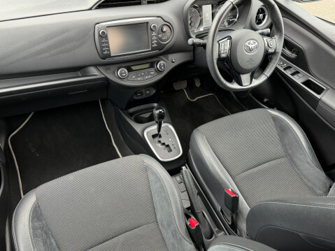 Toyota Yaris VVT-I EXCEL HYBRID 19