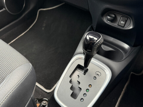 Toyota Yaris VVT-I EXCEL HYBRID 31