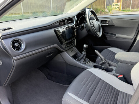 Toyota Auris VVT-I ICON TSS 33