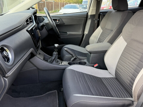 Toyota Auris VVT-I ICON TSS 21