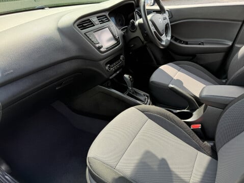 Hyundai i20 PREMIUM NAV AUTO 18