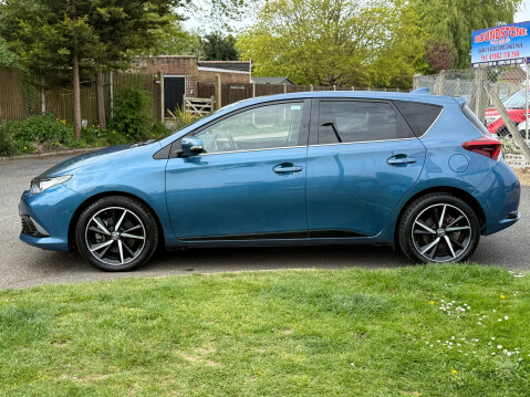 Toyota Auris VVT-I DESIGN HEV AUTO 9