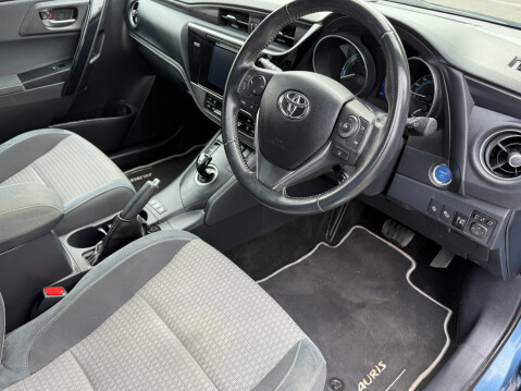 Toyota Auris VVT-I DESIGN HEV AUTO 12