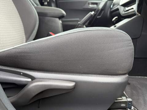 Toyota Auris VVT-I DESIGN HEV AUTO 46