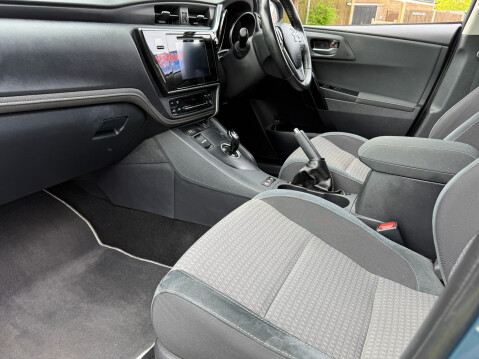 Toyota Auris VVT-I DESIGN HEV AUTO 31