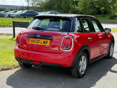 Mini Hatch COOPER CLASSIC 5 DOOR WITH SAT NAV & PARKING SENSORS 35