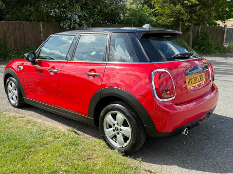 Mini Hatch COOPER CLASSIC 5 DOOR WITH SAT NAV & PARKING SENSORS 7