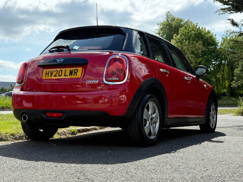 Mini Hatch COOPER CLASSIC 5 DOOR WITH SAT NAV & PARKING SENSORS 33