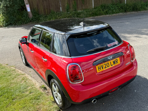 Mini Hatch COOPER CLASSIC 5 DOOR WITH SAT NAV & PARKING SENSORS 41