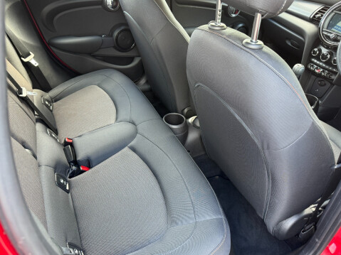 Mini Hatch COOPER CLASSIC 5 DOOR WITH SAT NAV & PARKING SENSORS 44