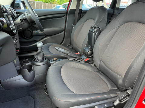 Mini Hatch COOPER CLASSIC 5 DOOR WITH SAT NAV & PARKING SENSORS 15