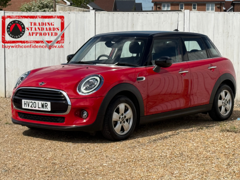 Mini Hatch COOPER CLASSIC 5 DOOR WITH SAT NAV & PARKING SENSORS 3