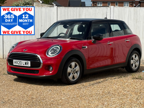 Mini Hatch COOPER CLASSIC 5 DOOR WITH SAT NAV & PARKING SENSORS 1