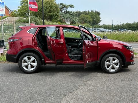 Nissan Qashqai DIG-T ACENTA PREMIUM ONLY 15000 MILES 3