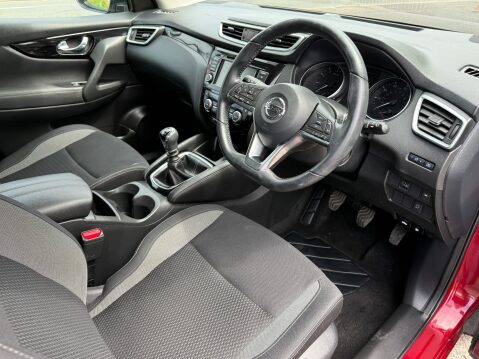 Nissan Qashqai DIG-T ACENTA PREMIUM ONLY 15000 MILES 12