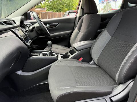 Nissan Qashqai DIG-T ACENTA PREMIUM ONLY 15000 MILES 23