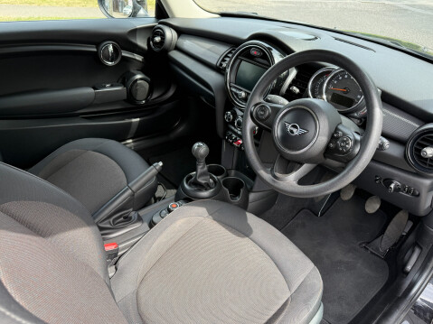 Mini Hatch COOPER 13