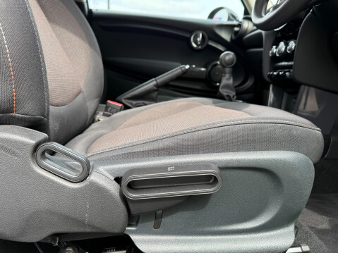 Mini Hatch COOPER 15