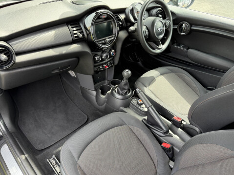 Mini Hatch COOPER 17