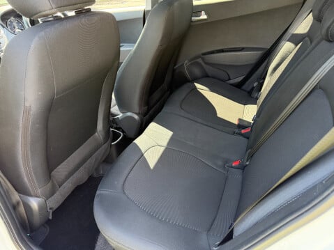 Hyundai i10 PREMIUM SE AUTO 38