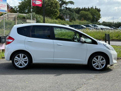 Honda Jazz I-VTEC ES PLUS AUTO 2