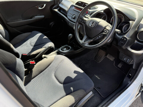 Honda Jazz I-VTEC ES PLUS AUTO 13