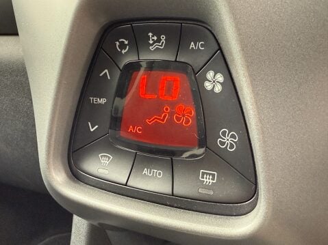 Toyota Aygo VVT-I X-TREND AUTO 31