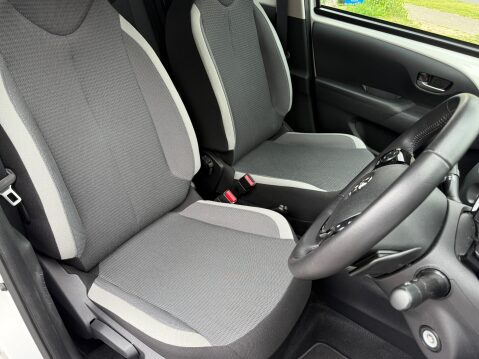 Toyota Aygo VVT-I X-TREND AUTO 14