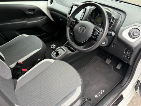 Toyota Aygo VVT-I X-TREND AUTO 12