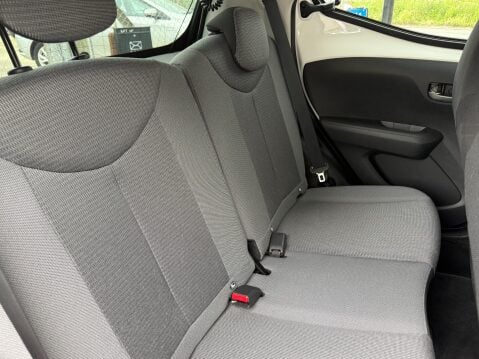 Toyota Aygo VVT-I X-TREND AUTO 43